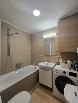 Izdavanje, dvosoban stan, 72m², Blok 6, Podgorica - image 10