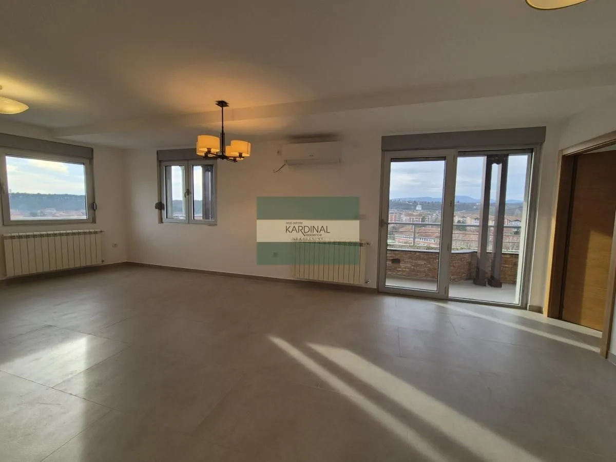 Prodaja, trosoban stan, 95m², Vašarište, Jagodina