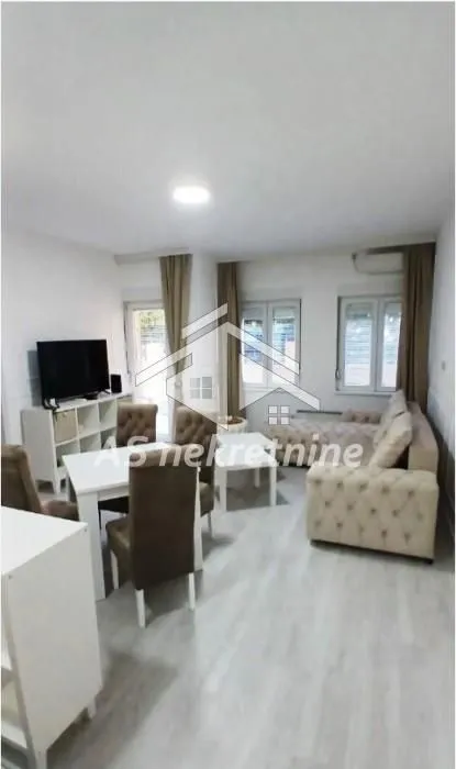 Izdavanje, trosoban stan, 61m², Trošarina, Voždovac Sve Podlokacije