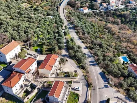 Zemljište in Reževići