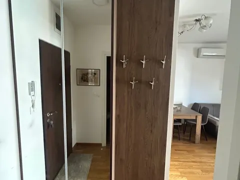 Rent, one bedroom apartment, 44m², City Kej, Podgorica - image 7