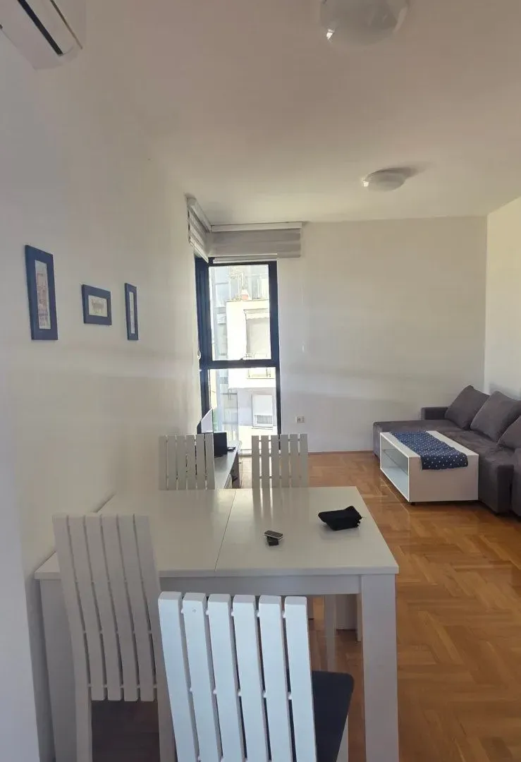 Izdavanje, jednosoban stan, 45m², Kava, Tivat