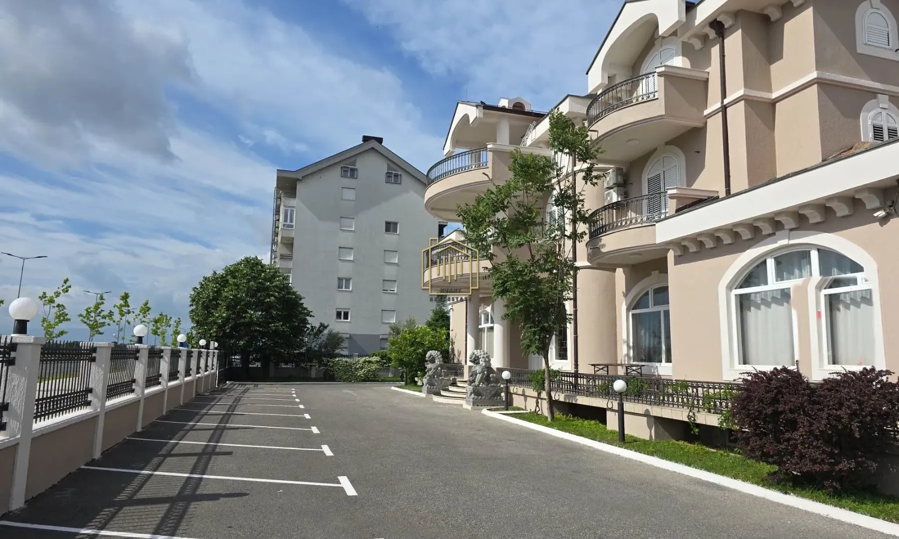 Rent, office space, 500m², Stari Aerodrom, Podgorica