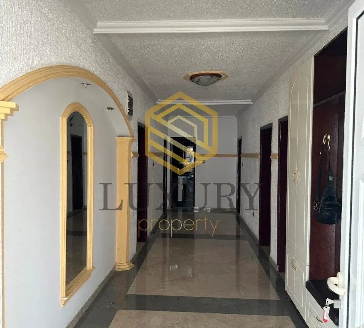 Izdavanje, četvorosoban stan, 156m², Stari Aerodrom, Podgorica