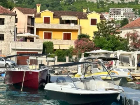 Izdavanje, dvosoban stan, 108m², Dobrota, Kotor - image 14