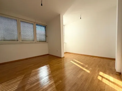 Prodaja, dvosoban stan, 84m², Autobuska stanica, Podgorica - image 5