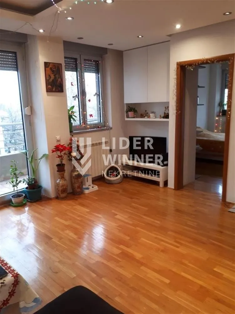 Prodaja, trosoban stan, 80m², Vračar Hram, Vračar Sve Podlokacije