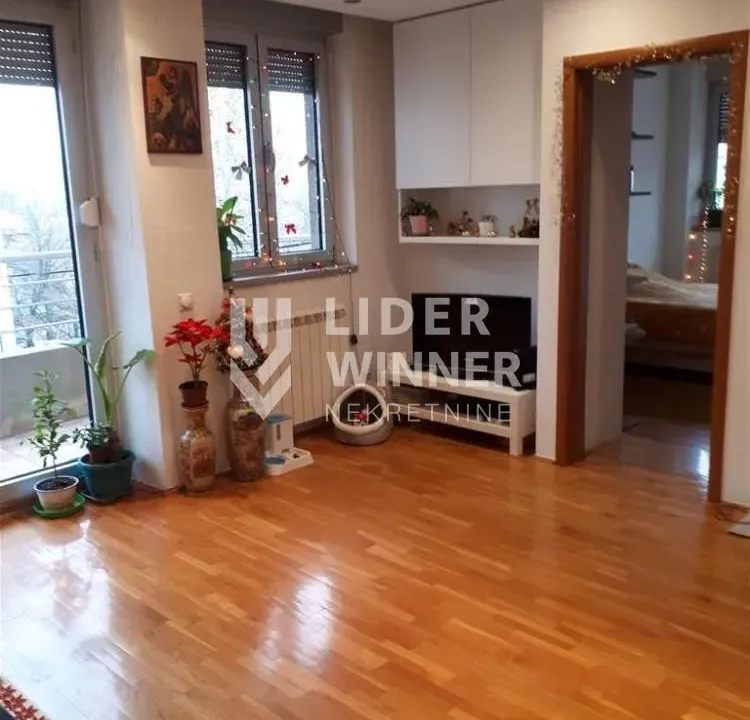 Prodaja, trosoban stan, 80m², Vračar Hram, Vračar Sve Podlokacije