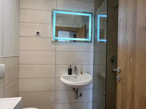 Izdavanje, dvosoban stan, 57m², Stari Aerodrom, Podgorica - image 7