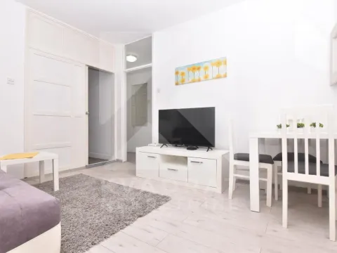 Izdavanje, garsonjera, 29m², Preko Morače, Podgorica - image 1