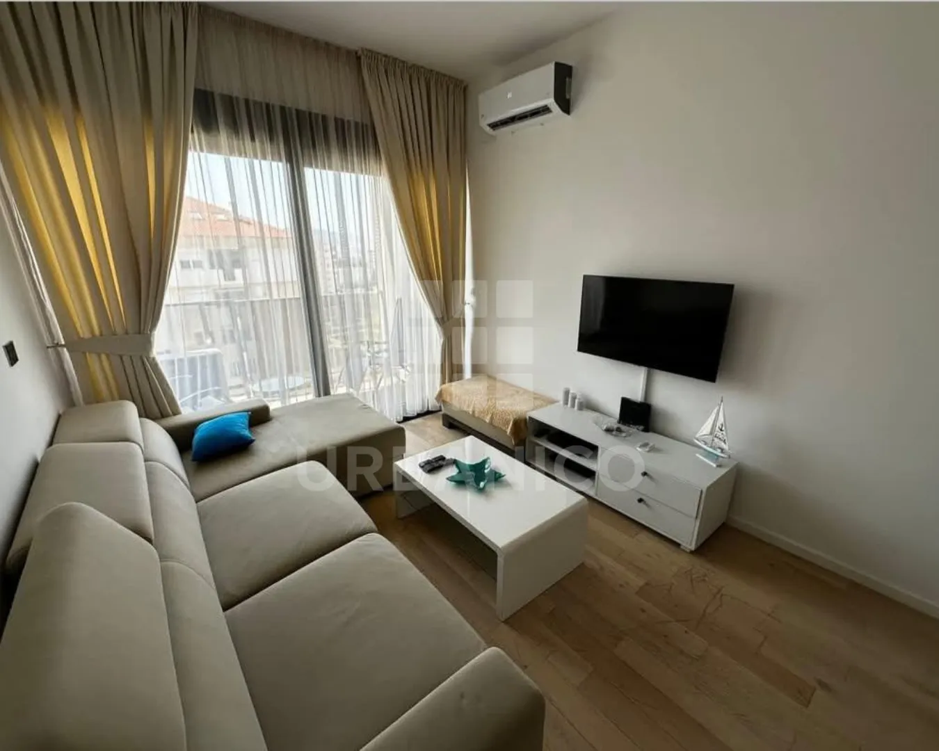 Izdavanje, garsonjera, 35m², Soho City, Bar