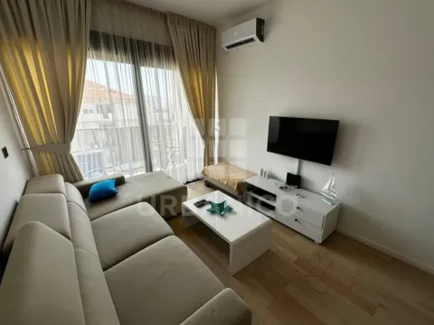 Izdavanje, garsonjera, 35m², Soho City, Bar - image 1
