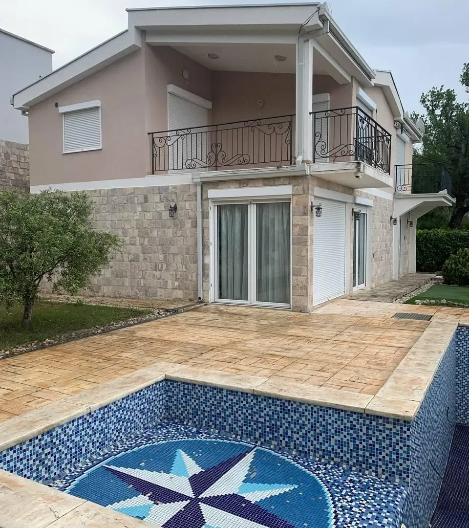 Prodaja, kuća, 243m², Šušanj, Bar