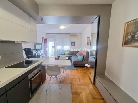 Pogled iz kuhinje prema trpezariji i dnevnoj sobi. - image 6