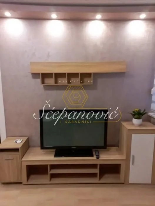 Prodaja, dvosoban stan, 39m², Žitni trg, Zrenjanin