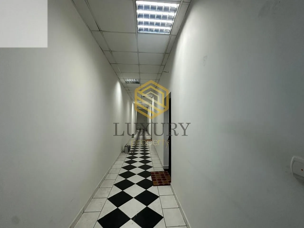 Rent, office space, 2500m², Zeta, Podgorica