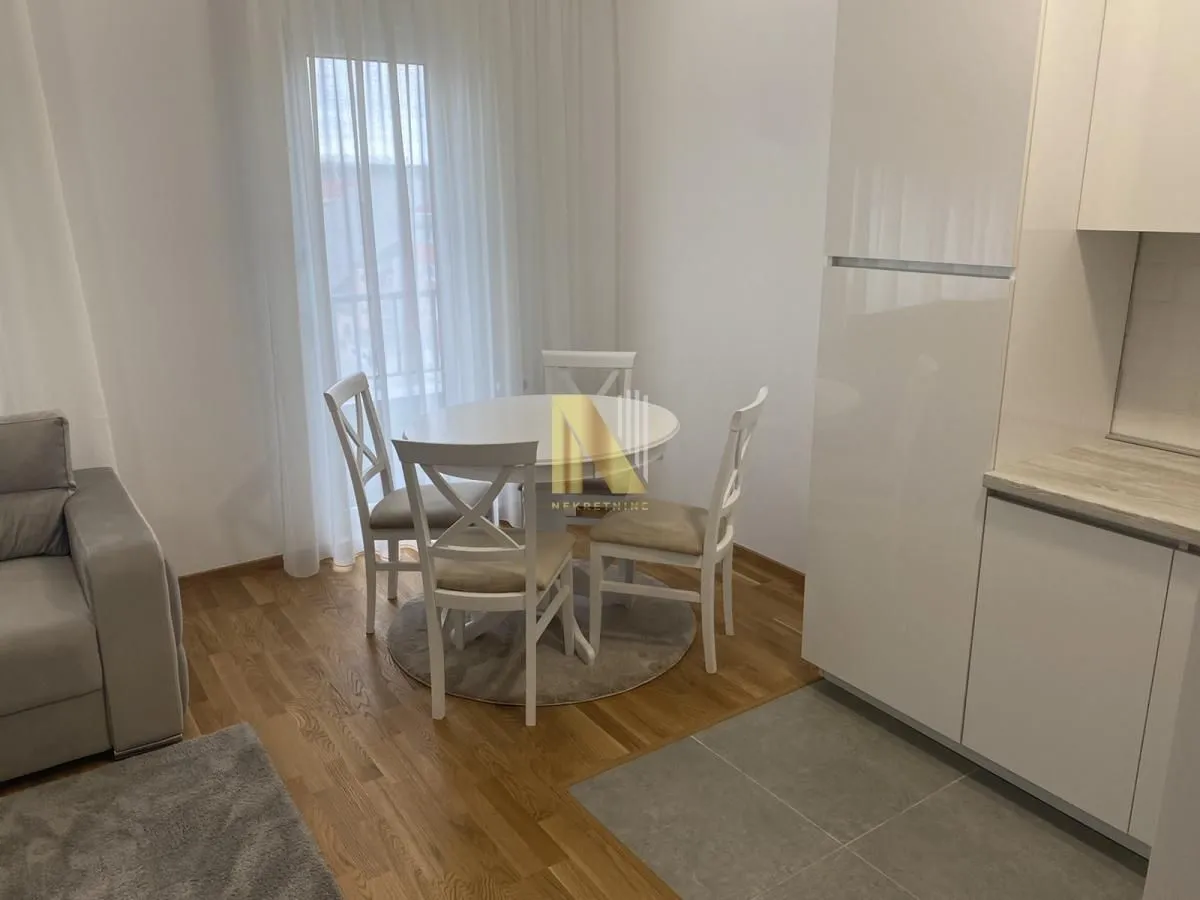 Izdavanje, garsonjera, 31m², Adamovićevo Naselje, Novi Sad Sve Podlokacije