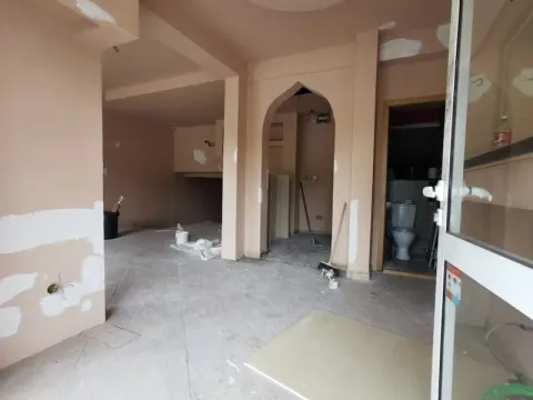 Prodaja, poslovni prostor, 55m², Krivi Most, Podgorica