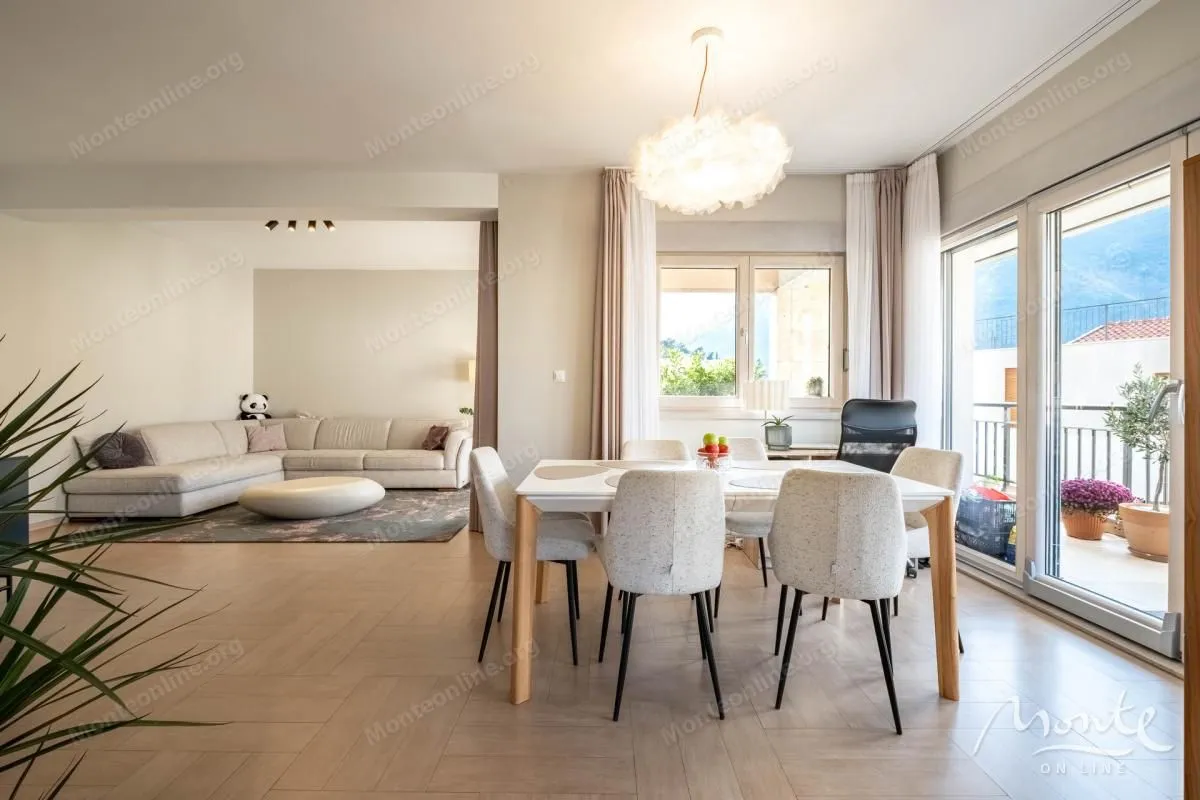 Prodaja, trosoban stan, 114m², Dobrota, Kotor