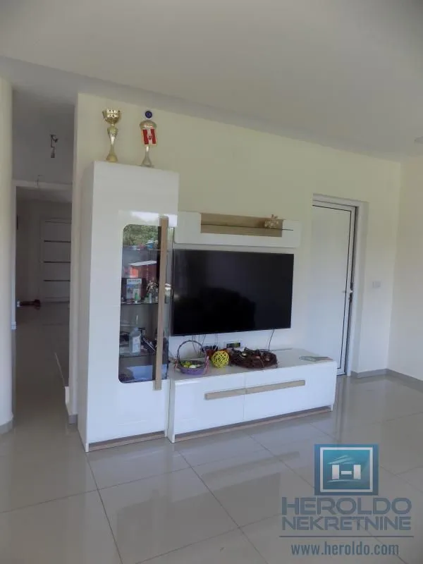 Prodaja, kuća, 327m², Ćuprija, Srbija