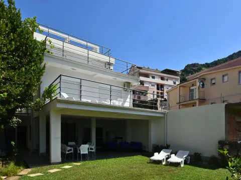 Izdavanje, dvosoban stan, 90m², Lazi, Budva - image 10