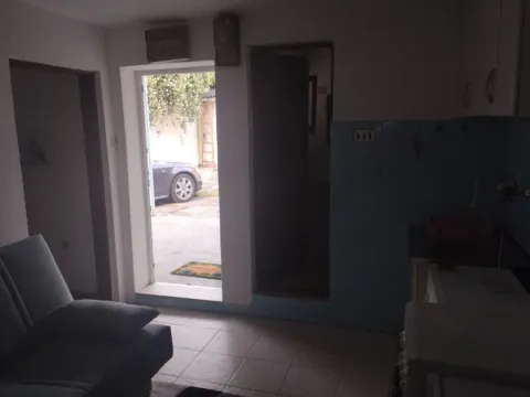 Izdavanje, kuća, 30m², Zemun Gardoš, Zemun Sve Podlokacije - image 5