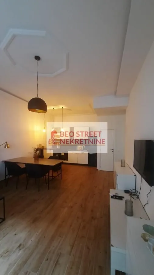 Izdavanje, trosoban stan, 70m², Stari Grad, Beograd