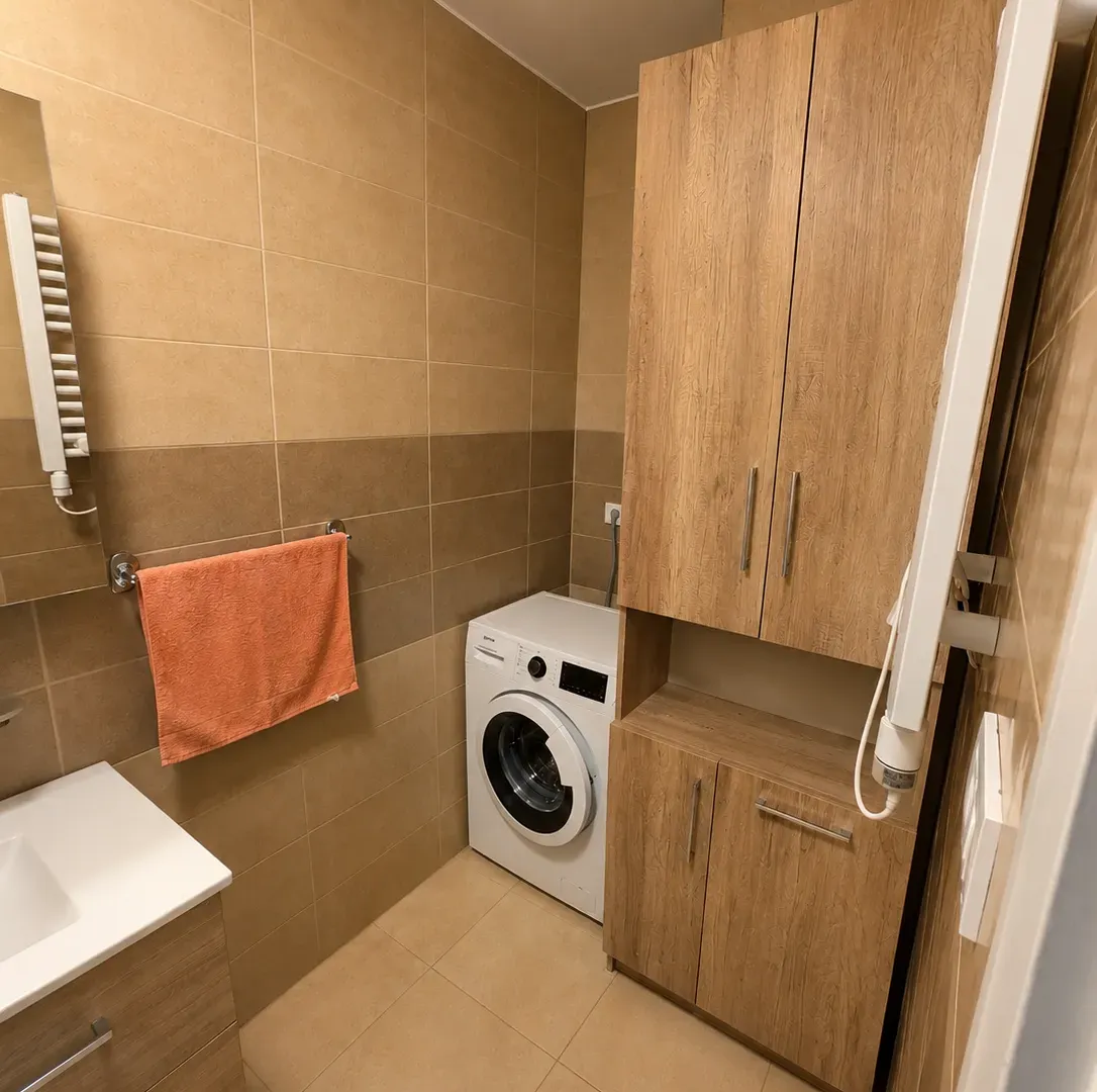 Izdavanje, dvosoban stan, 70m², Pobrežje, Podgorica