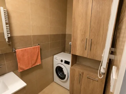 Izdavanje, dvosoban stan, 70m², Pobrežje, Podgorica - image 13