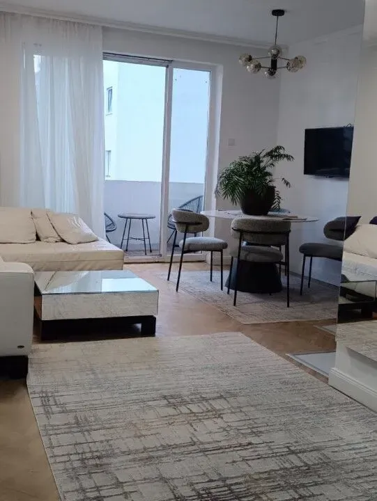 Izdavanje, dvosoban stan, 70m², Preko Morače, Podgorica