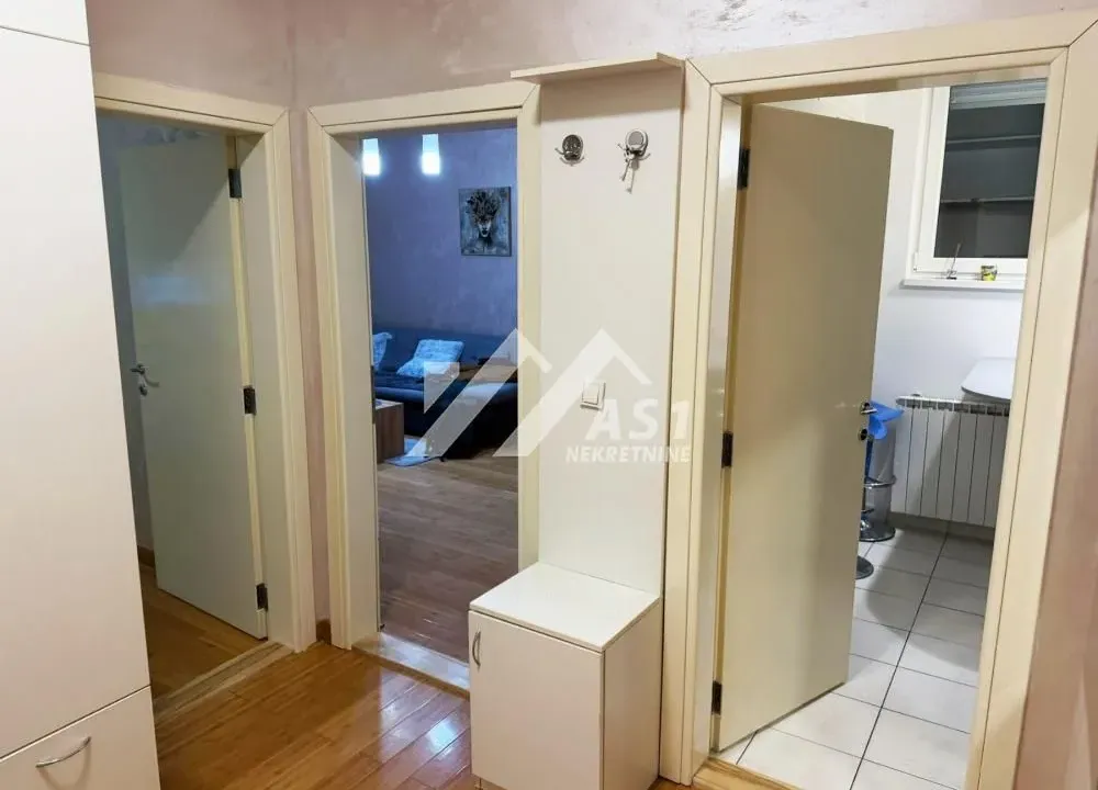 Izdavanje, dvosoban stan, 53m², Banatić, Novi Sad Sve Podlokacije