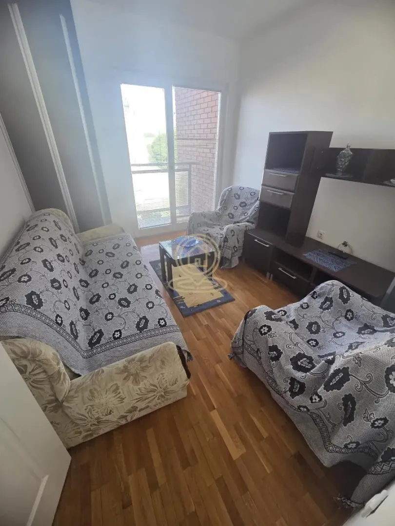 Izdavanje, četvorosoban stan, 90m², Medijana, Niš