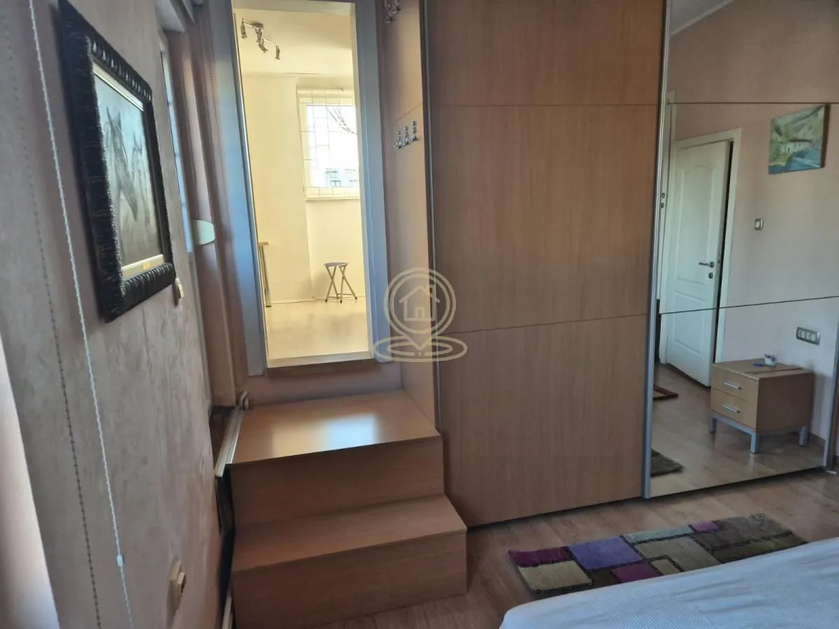Izdavanje, četvorosoban stan, 106m², Kalenić Pijaca, Vračar Sve Podlokacije