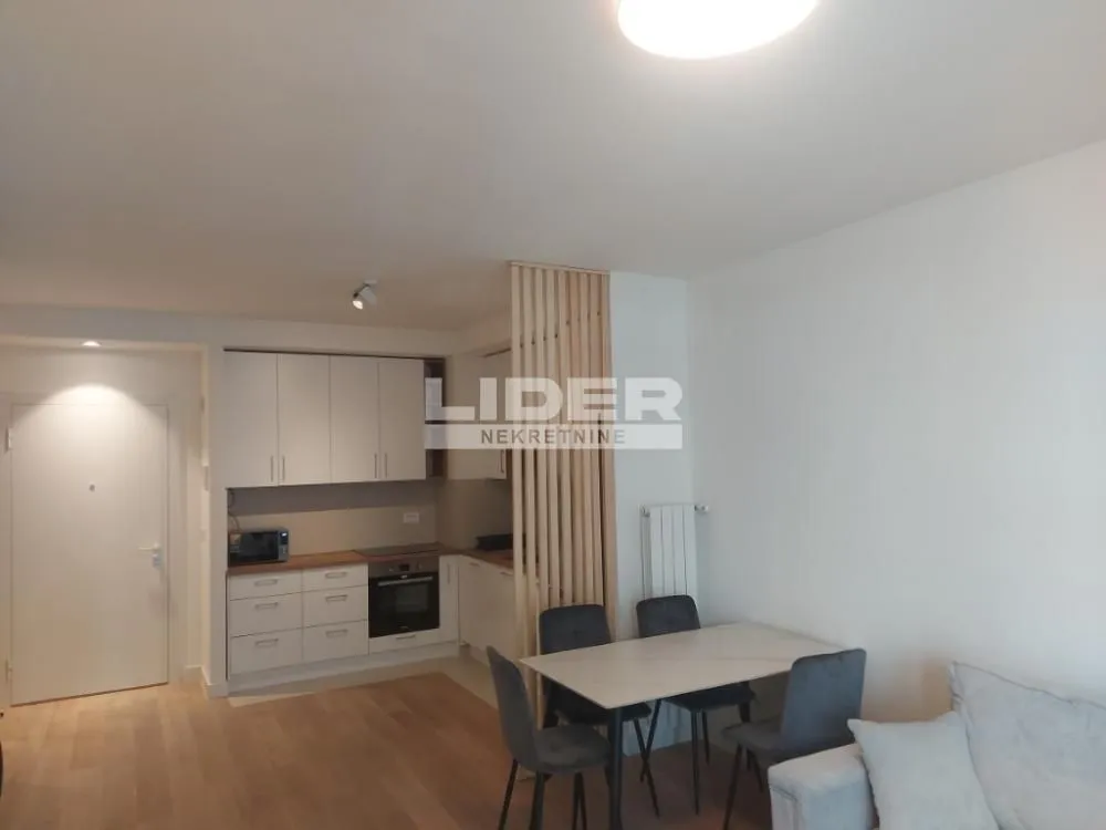 Izdavanje, dvosoban stan, 59m², Savski Venac, Beograd