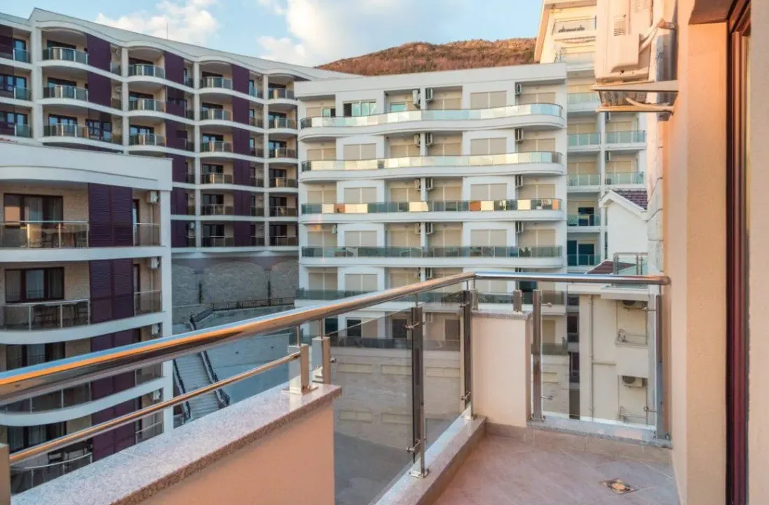 Prodaja, dvosoban stan, 89m², Bečići, Budva