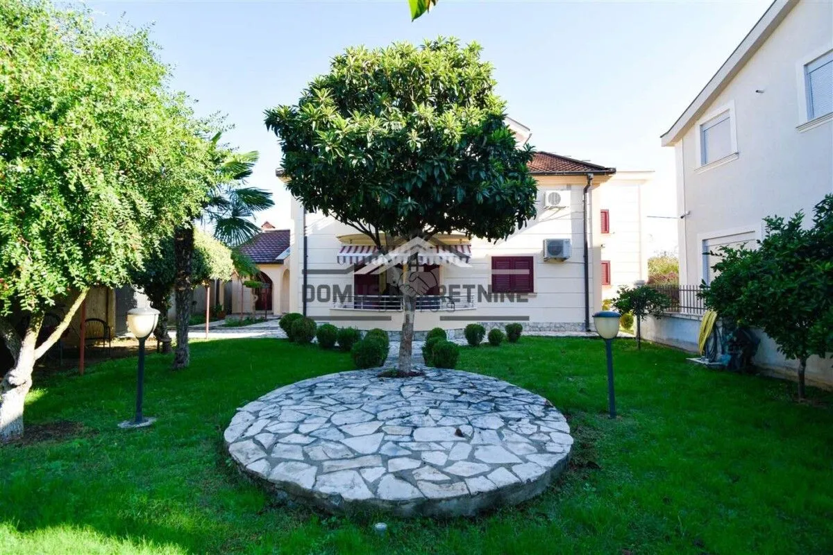 Rent, house, 200m², Donja Gorica, Podgorica