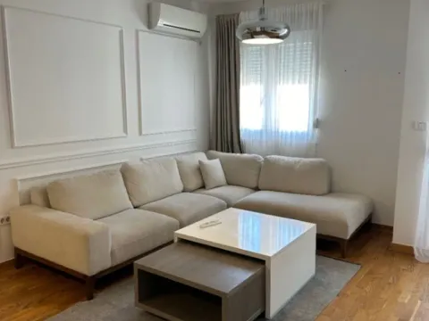 Izdavanje, jednosoban stan, 46m², City Kvart, Podgorica - image 1