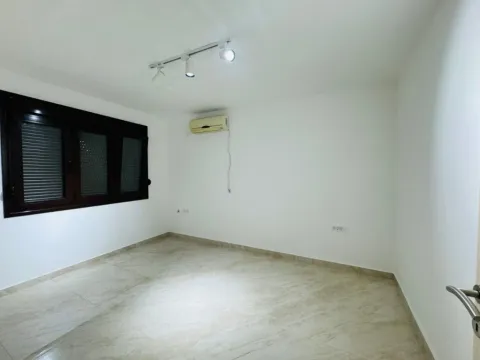 Izdavanje, poslovni prostor, 90m², Masline, Podgorica - image 8