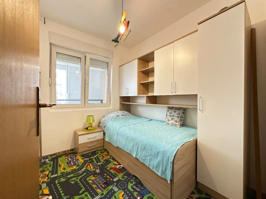 Izdavanje, dvosoban stan, 63m², Blok 9, Podgorica