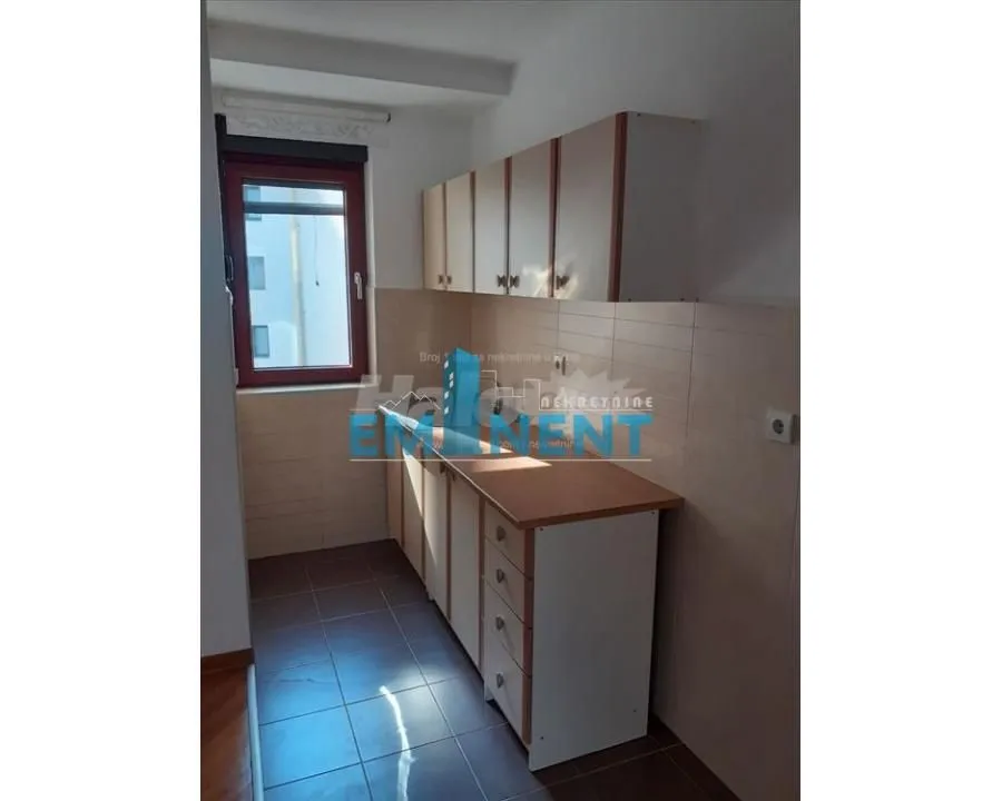 Izdavanje, trosoban stan, 90m², Vračar Sve Podlokacije, Beograd