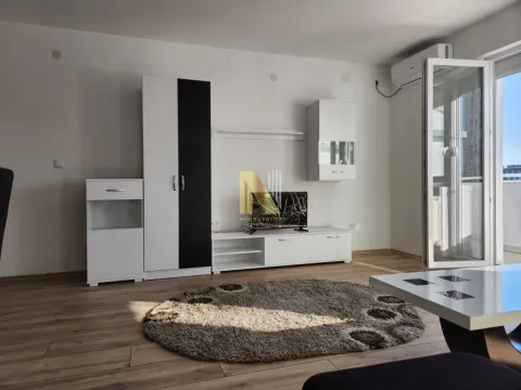 Dnevni boravak sa nameštajem i izlazom na terasu. - image 3