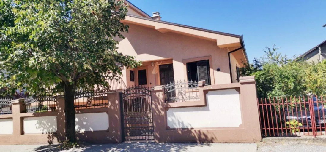 Izdavanje, kuća, 120m², Stari Aerodrom, Podgorica