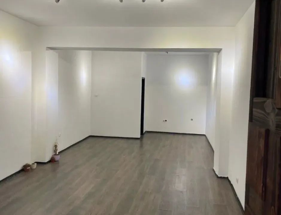 Izdavanje, poslovni prostor, 57m², Centar, Podgorica