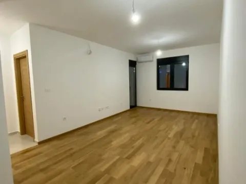 Izdavanje, jednosoban stan, 45m², City Kvart, Podgorica - image 1