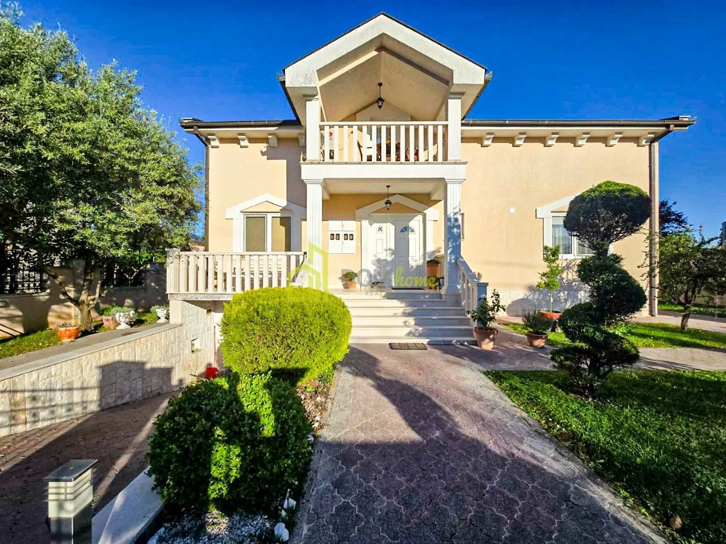 Prodaja, kuća, 356m², Tološi, Podgorica