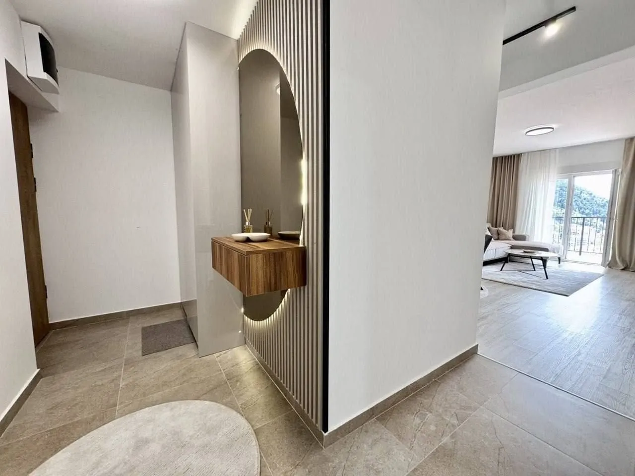 Prodaja, dvosoban stan, 63m², Lazi, Budva