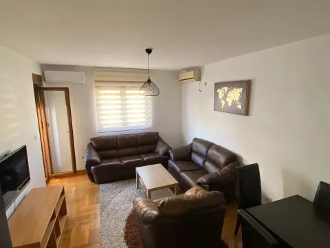Izdavanje, dvosoban stan, 55m², Stari Aerodrom, Podgorica - image 2