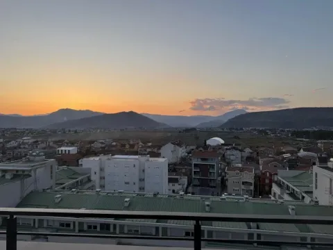 Izdavanje, trosoban stan, 96m², Tološka šuma, Podgorica - image 20