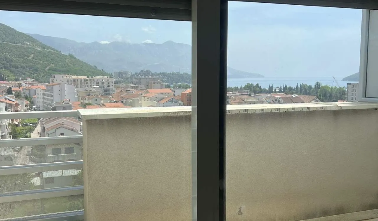 Izdavanje, trosoban stan, 125m², Rozino, Budva