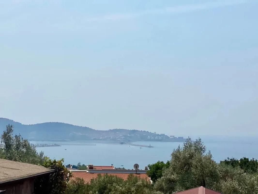 Prodaja, kuća, 220m², Šušanj, Bar